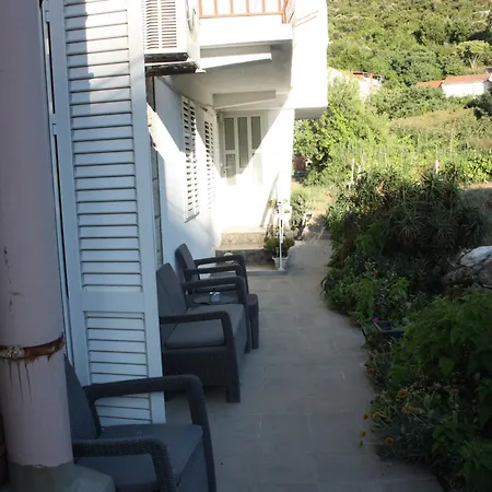 Ivan Apartman Racisce
